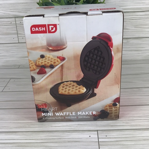 Dash Red Heart Mini Waffle Maker Valentine’s - Picture 3 of 12